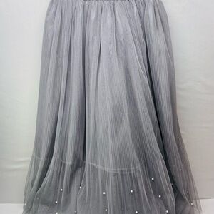 Chic Pearl-Embellished Gray Tulle Skirt